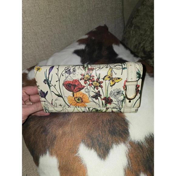 Gucci Handbags - GUCCI Women's Long Wallet Nice Flora Leather White Used